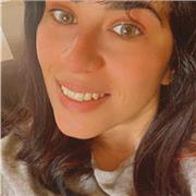 Laureata in farmacia e farmacia industriale, con maturità classica, impartisce lezioni di chimica, farmacologia, scienze anche per aiuto compiti